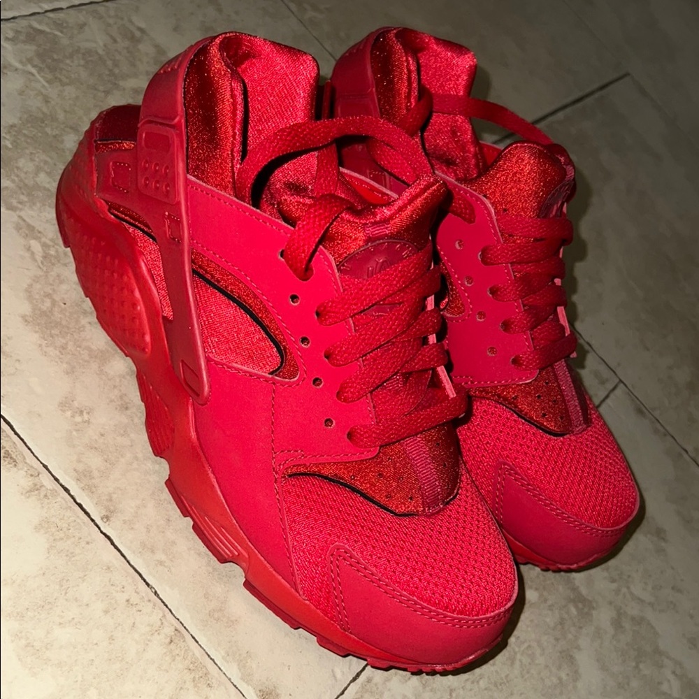 Red Nike Huarache